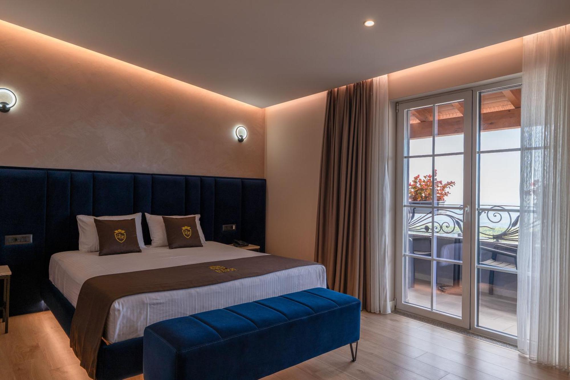 Dior Hotel 4*